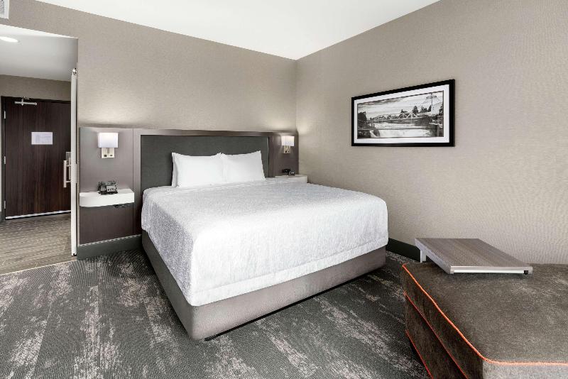 适合残疾人士使用的带超级大床的标准间, Homewood Suites By Hilton Dallasmarket Center