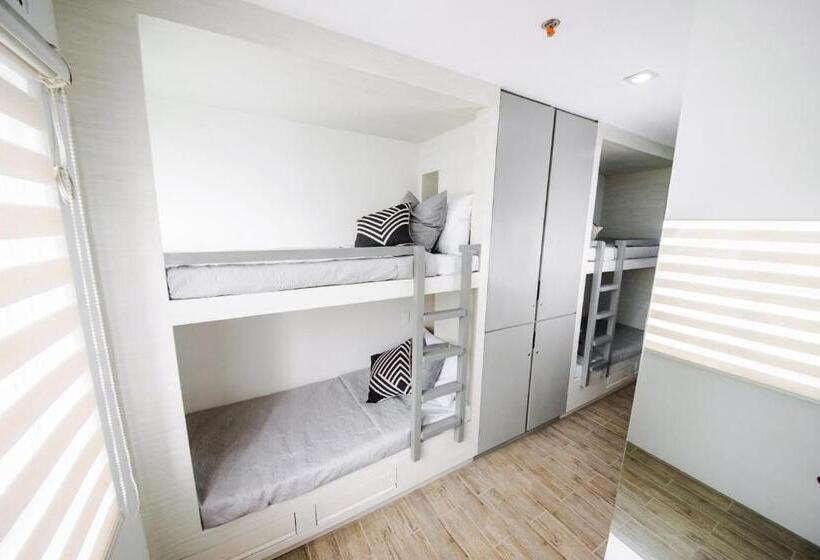 Habitació Quàdruple Clàssica, 1075 Dormitel