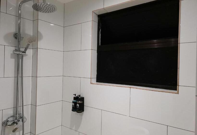 اتاق لوکس با تخت بزرگ, Arena Boutique Hotel Kuala Terengganu