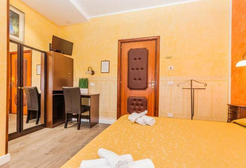 اتاق راحتی سه تخته, Albergo Della Corte