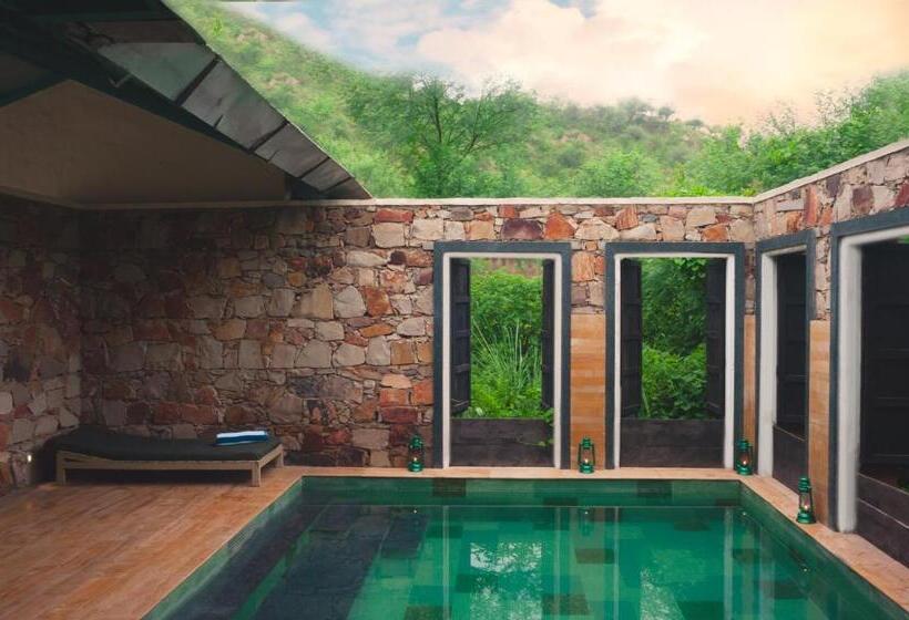 اتاق خانوادگی, Trees N Tigers Luxury Wildlife Lodge