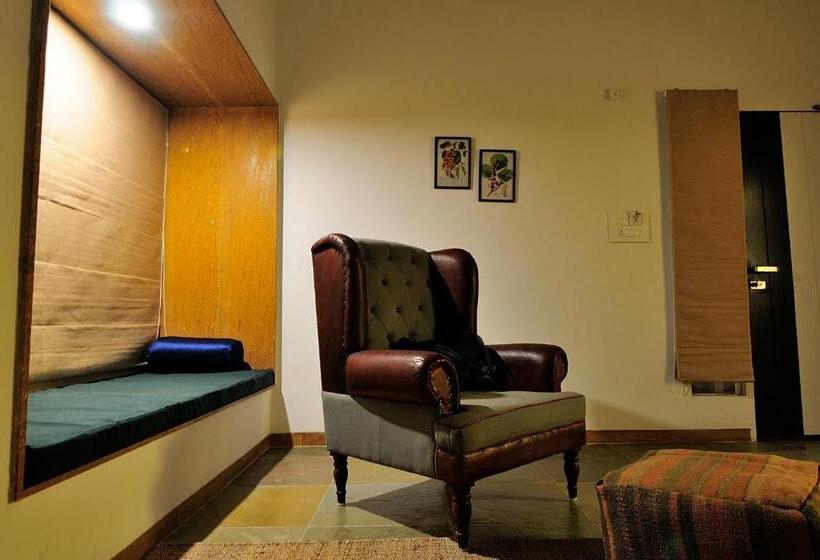 اتاق خانوادگی, Trees N Tigers Luxury Wildlife Lodge