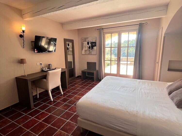 Номер Стандарт Трехместный, Hôtel Restaurant La Bergerie