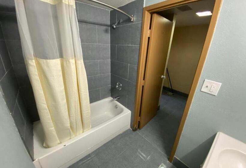 Номер Стандарт, Economy Inn North Randall
