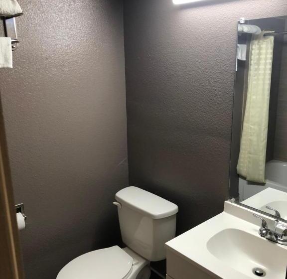 Люкс Superior, Economy Inn North Randall