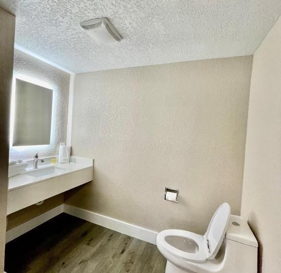 身障者適用キングサイズベッドルーム, Super 8 By Wyndham Kissimmee Orlando