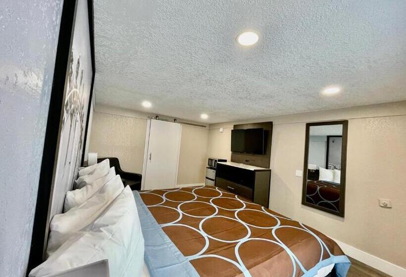غرفة قياسية سرير كينج لذوى الإحتياجات الخاصة, Super 8 By Wyndham Kissimmee Orlando