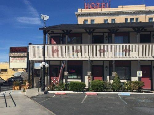 标准间, Jim Butler Inn & Suites