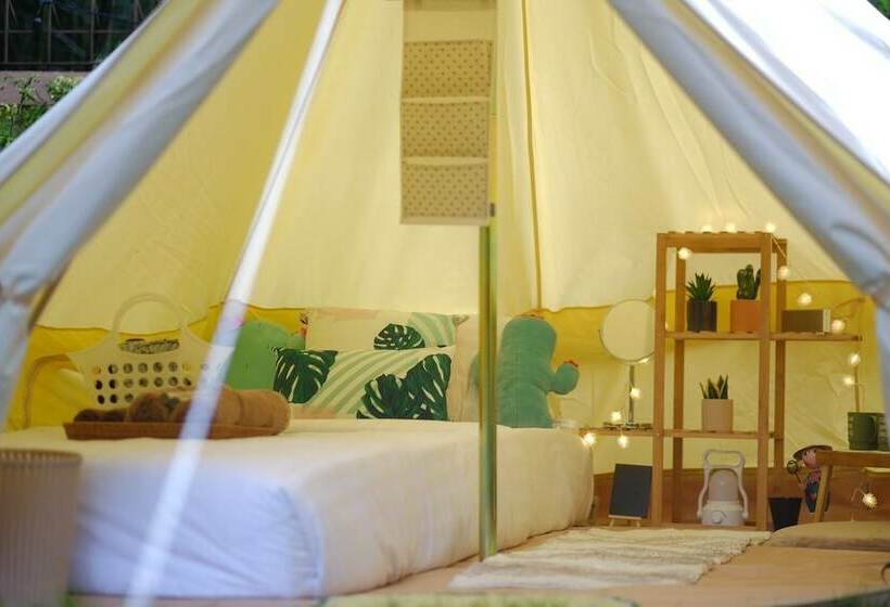 كوخ قياسي, O Little Tent De Koh Chang