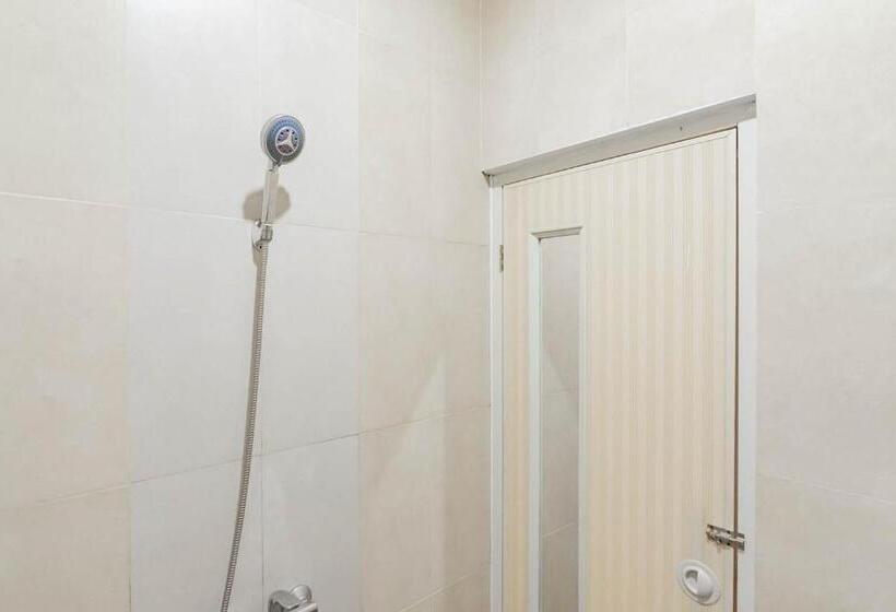 חדר אקונומי, Urbanview Hotel One Family Maribaya By Reddoorz