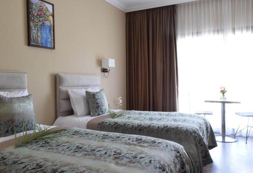 Номер Стандарт Трехместный, Golden Palms Guest House & Cafe