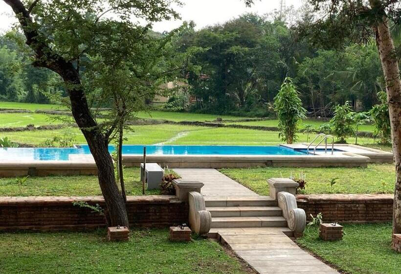اتاق لوکس سه تخته, Monaara Leisure   Anuradhapura