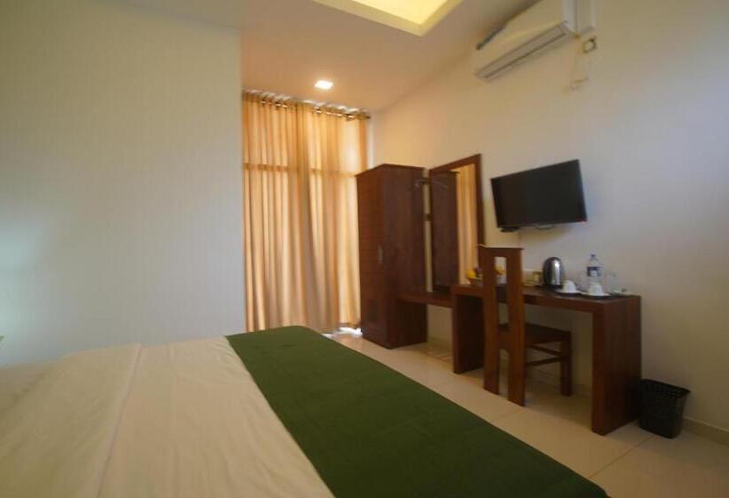 Quarto Triplo Deluxe, Monaara Leisure   Anuradhapura