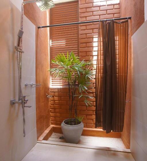 Quarto Triplo Deluxe, Monaara Leisure   Anuradhapura