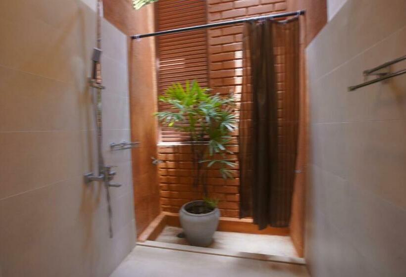 Quarto Triplo Deluxe, Monaara Leisure   Anuradhapura