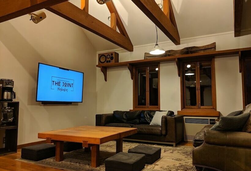 Номер Стандарт, The Joint