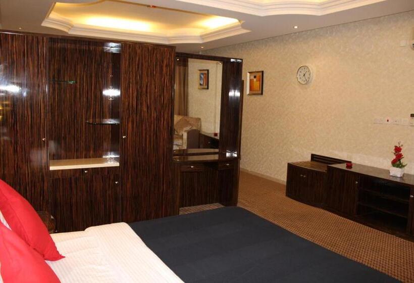سوییت جونیور, White Moon Al Sadd