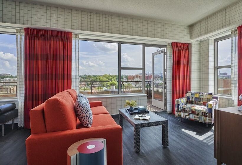 Люкс, Graduate By Hilton Cincinnati