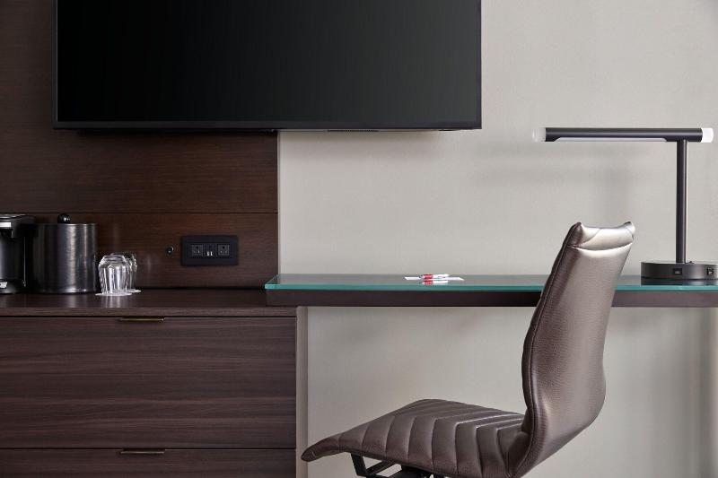 اتاق استاندارد با تخت دو نفره بزرگ, Westfields Marriott Washington Dulles