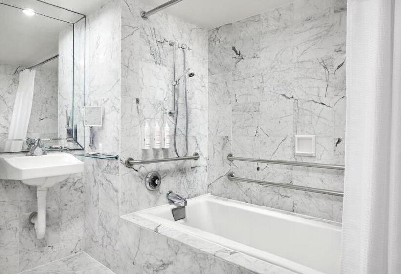 اتاق استاندارد با تخت بزرگ, Westfields Marriott Washington Dulles