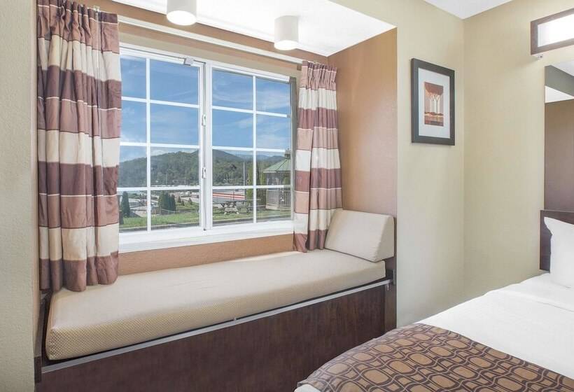 Номер Стандарт Адаптированный для Инвалидов, Microtel Inn & Suites By Wyndham Franklin