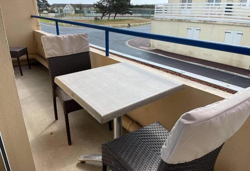 Трехместный Номер Стандарт с Балконом, Hôtel De La Plage