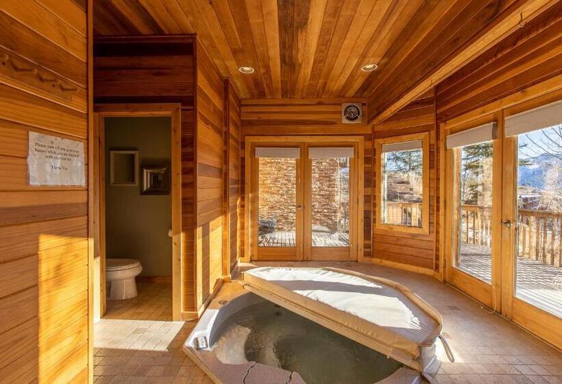 Люкс Кровать Кинг, Nordic Inn
