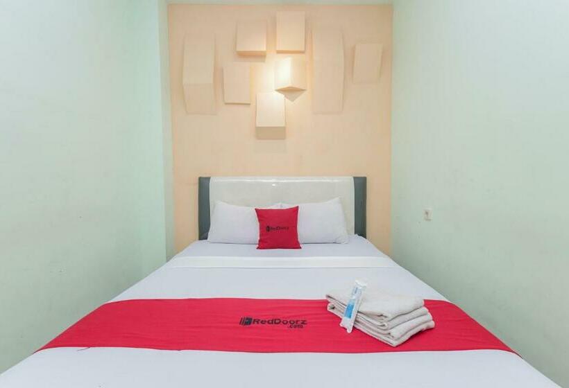 Номер Стандарт, Reddoorz Near Alun Alun Madiun