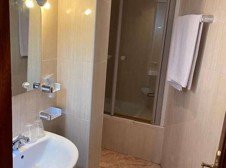 Номер Стандарт, Hostal Hermanos Sánchez