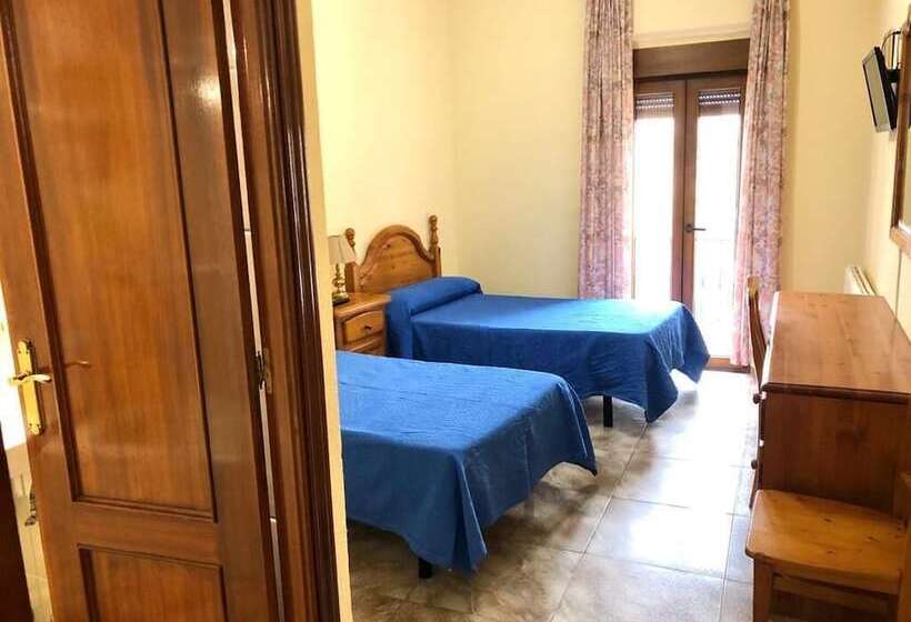 Номер Стандарт с Балконом, Hostal Hermanos Sánchez