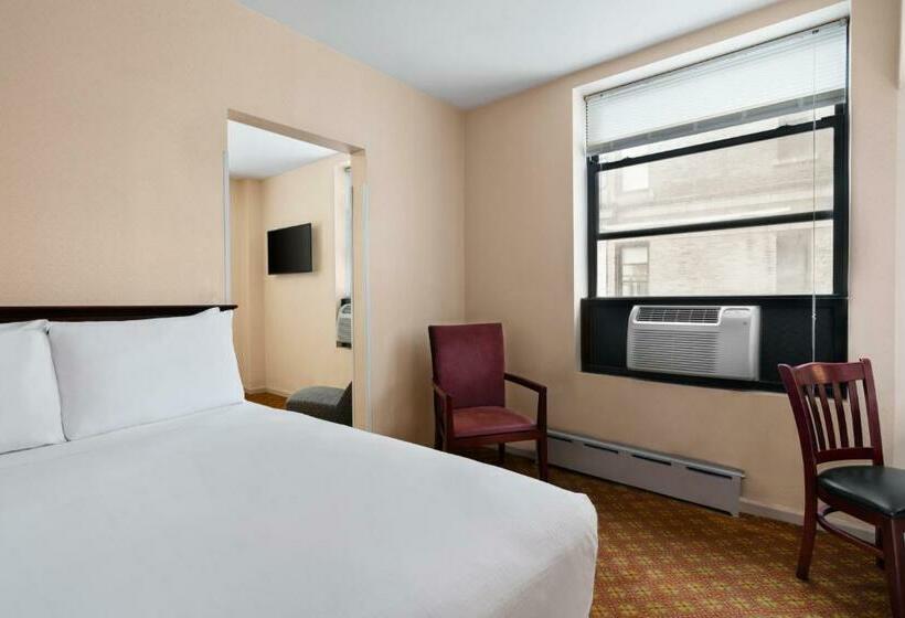 سوییت, Night Hotel Broadway
