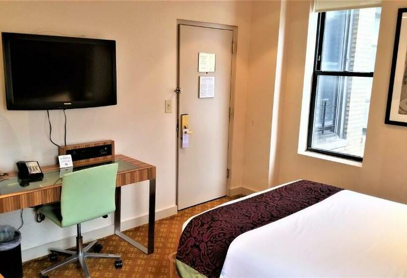 اتاق کلاس بیزنس, Night Hotel Broadway