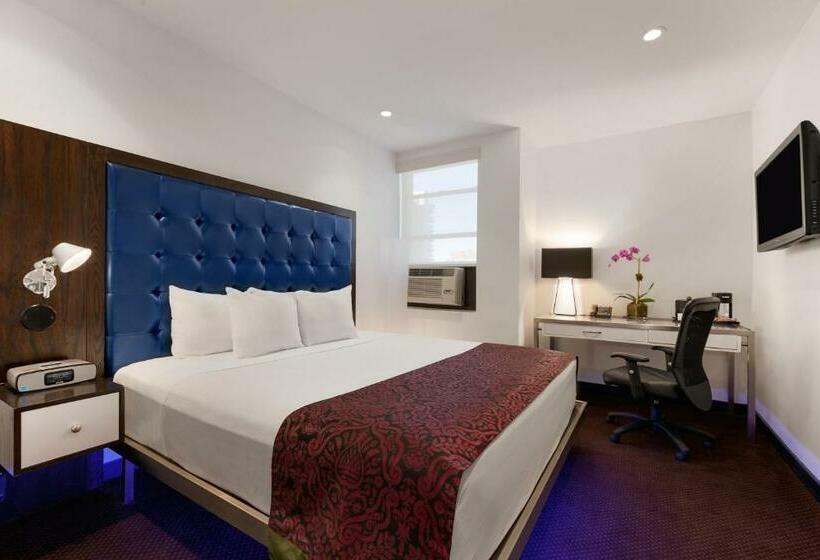 اتاق کلاس بیزنس, Night Hotel Broadway