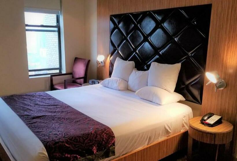 اتاق کلاس بیزنس, Night Hotel Broadway