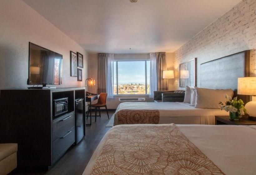 스위트, Oxford Suites Chico