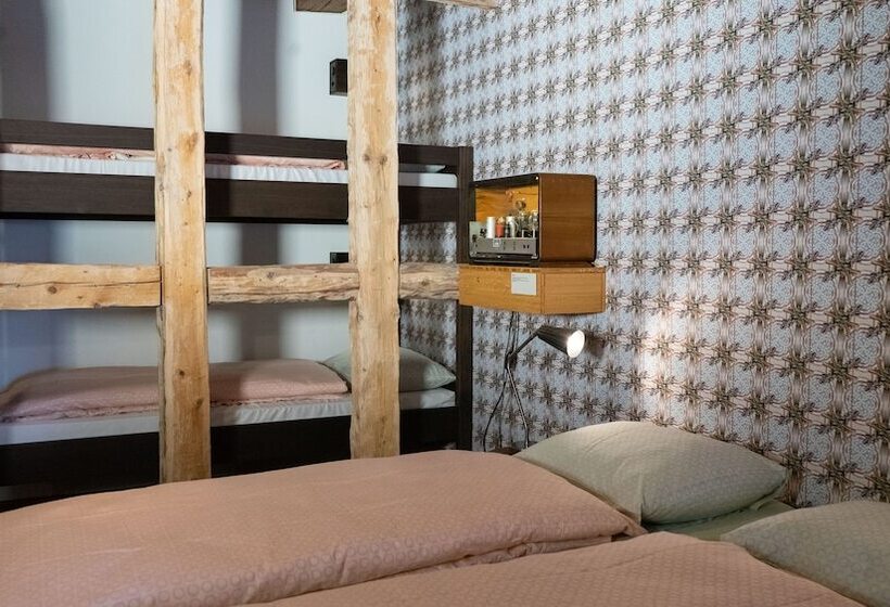 Четырехместный Номер Стандарт, Schloss Burgdorf Youth Hostel