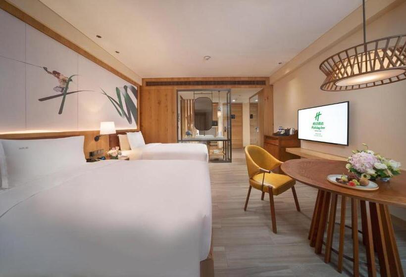 带2个双人床的标准工作室, Holiday Inn Jilin Beidahu, An Ihg