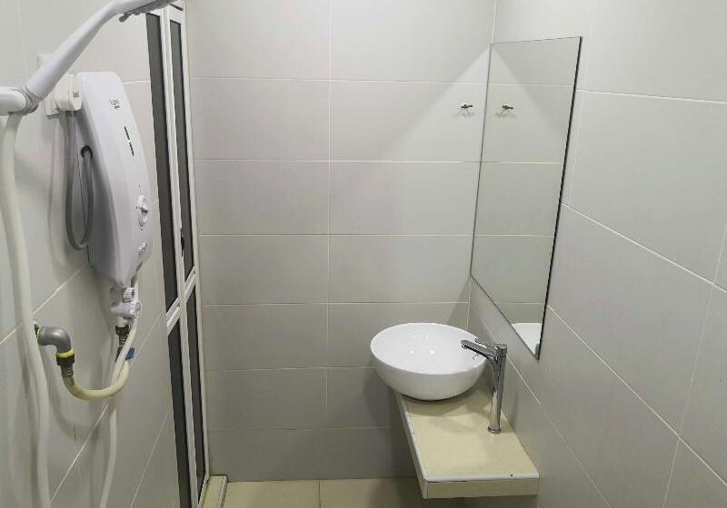 اتاق استاندارد سه نفره, Tropika Garden Hotel Kulai