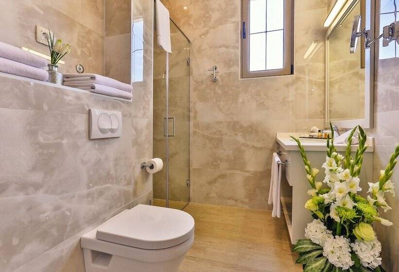 اتاق لوکس با بالکن, Avanti Hotel & Spa