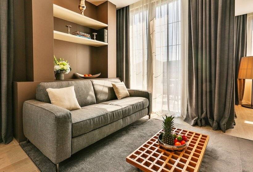 اتاق لوکس با بالکن, Avanti Hotel & Spa