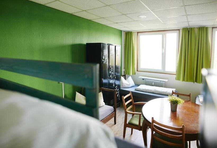 Кровать в Многоместном Номере с Общей Ванной, Sleep Station Hostel