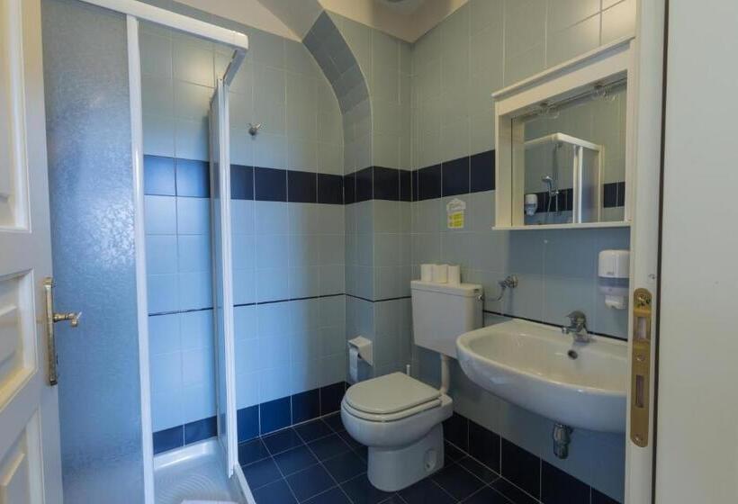 Номер Стандарт Трехместный, Guesthouse   Cultural Center Gustav Mahler