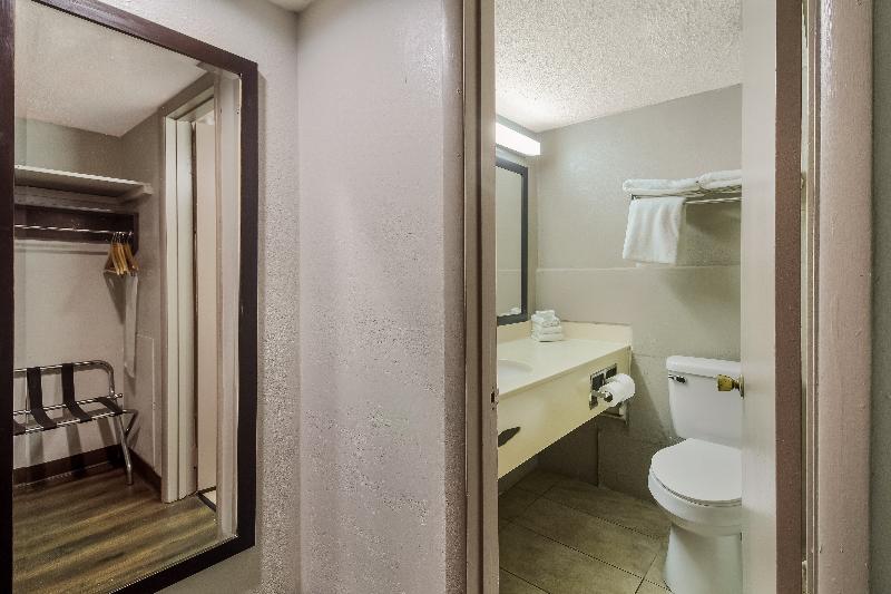 디럭스 룸, Red Roof Inn New Stanton