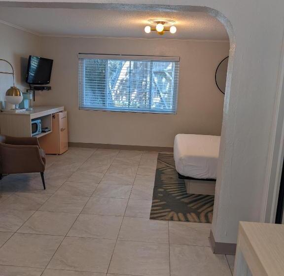 Номер Deluxe, Queen's Court Inn