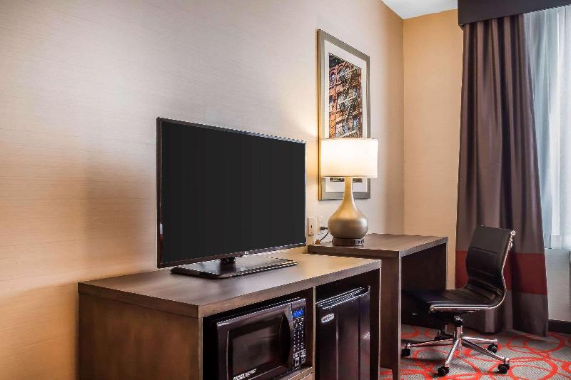 带皇后床的套间, Holiday Inn Express Los Angeles Downtown West By Ihg