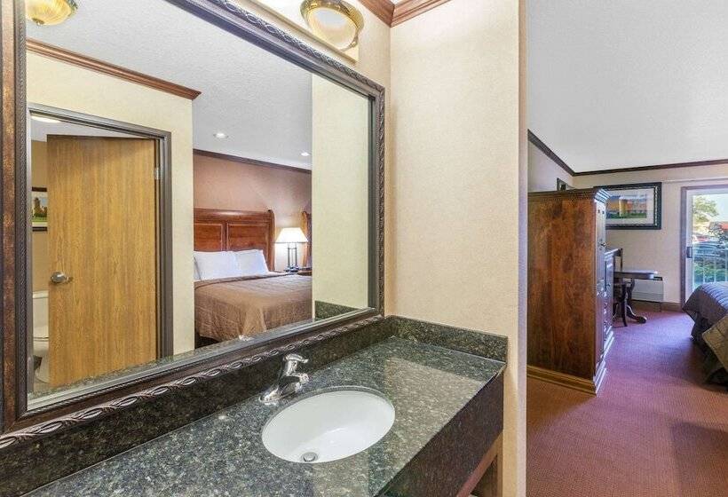 Номер Стандарт 2 Двуспальные Кровати, Ramada By Wyndham Mackinaw City Waterfront