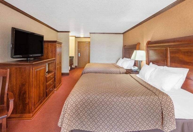 Номер Стандарт 2 Двуспальные Кровати, Ramada By Wyndham Mackinaw City Waterfront
