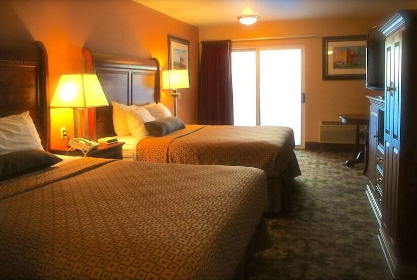 Номер Стандарт 2 Двуспальные Кровати, Ramada By Wyndham Mackinaw City Waterfront