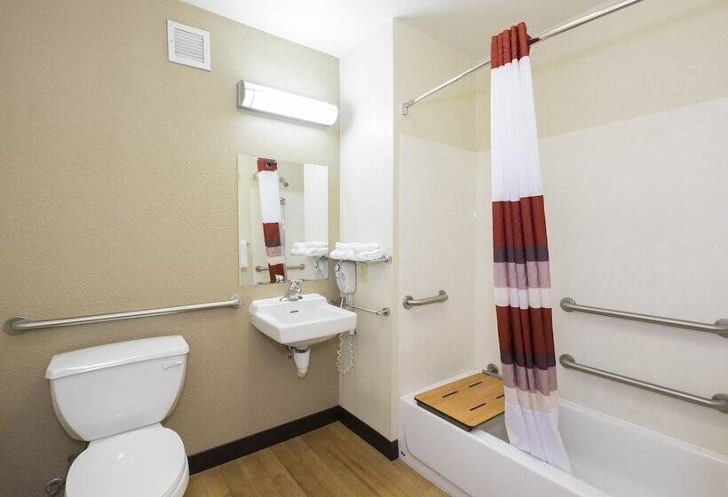 장애인용 디럭스룸, Red Roof Inn Plus+ Columbus Downtown   Convention Center