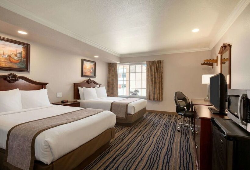 带2个双人床的标准工作室, Days Inn By Wyndham Eureka Ca